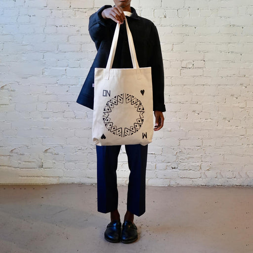 Natural tote bag medium size made of study canvas, 100% cotton, with a custom graphic detail